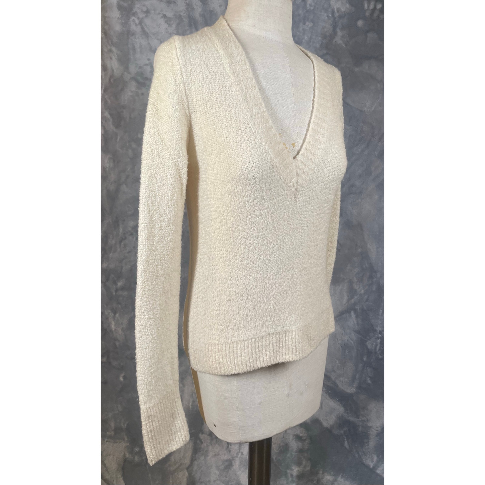 Everlane Teddy Boucle Wool Blend Cream V-Neck Sweater S Minimalist Neutral